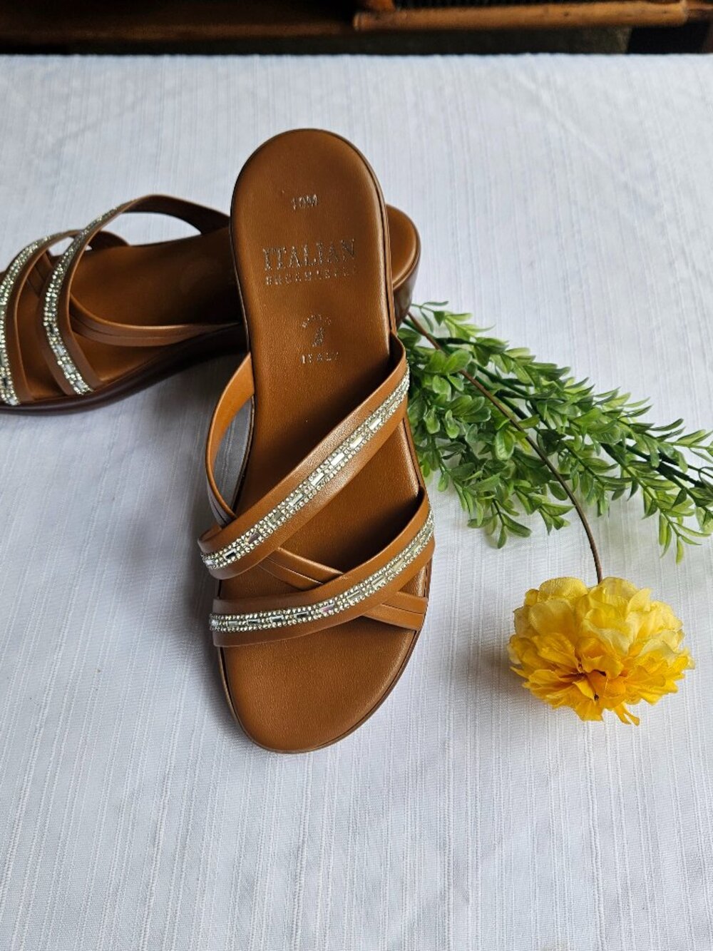 Italian Shoemakers Sophisticated Tan-Colored Synthetic Upper Sz 10 Sandals